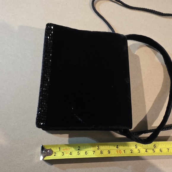 Elegant Black Velvet Handbag - Picture 3 of 7